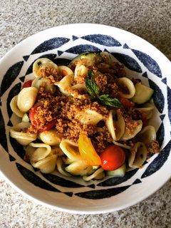 櫛瓜小番茄鯷魚麵 Pasta con Zucchine, Pomodorini e Alici 的食譜成品照片