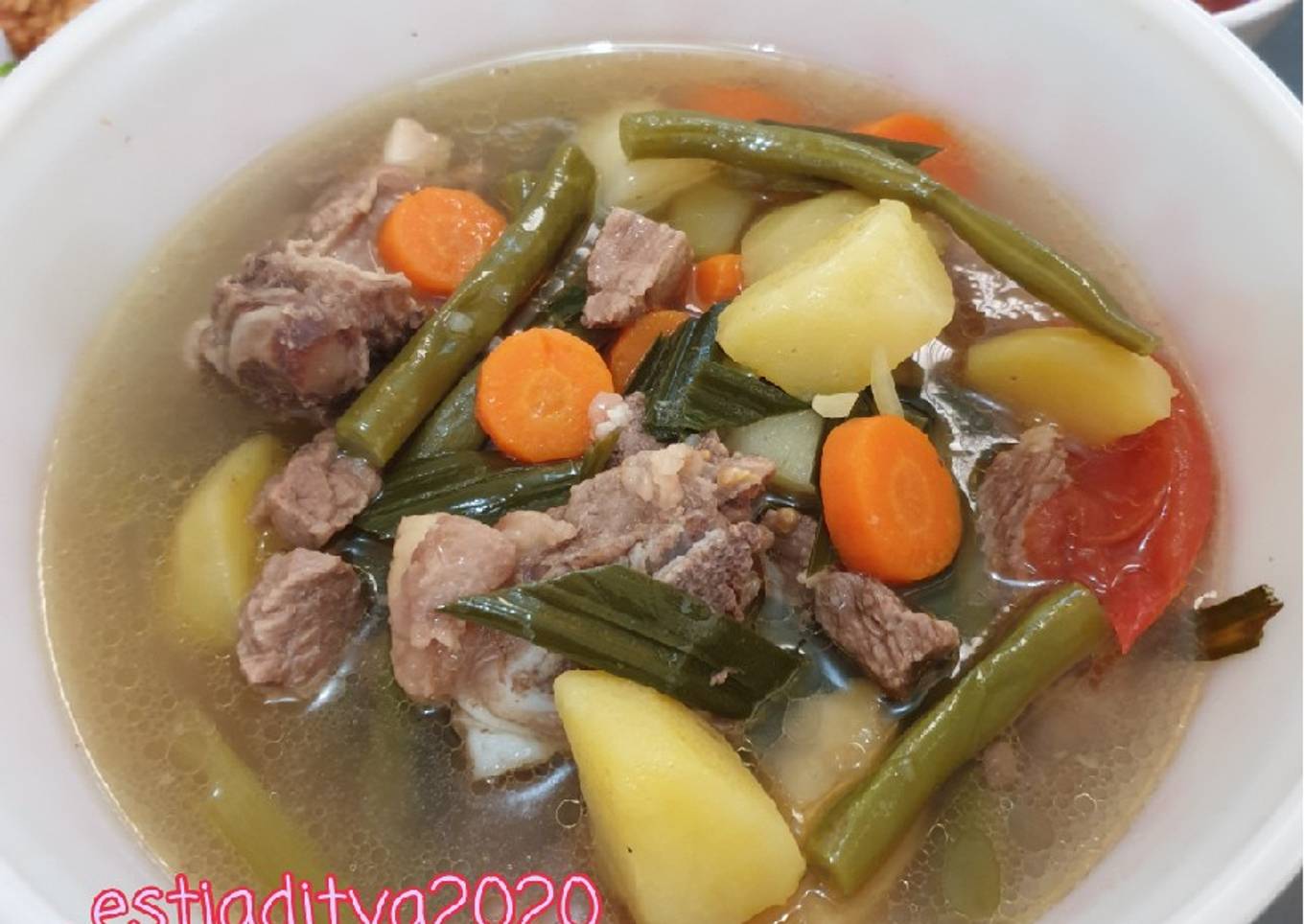 Sup sayur dengan iga daging