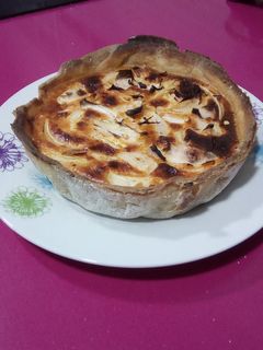 Una foto de Quiche de sobrasada y cebolla con masa de pan casero