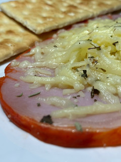 Una foto de Lomo adobado con queso mozzarella, en airfryer