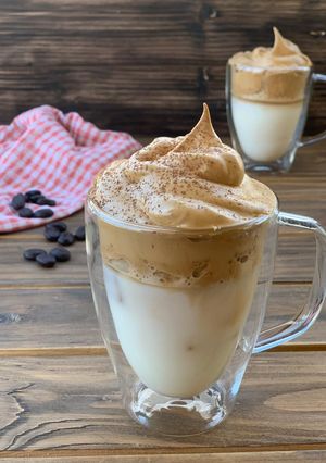 صورة لوصفة قهوة دلغونا الشهيرة dalgona coffee