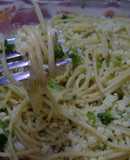 Fideos sin gluten con brócoli salteado