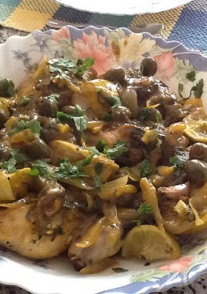 Una foto de Pollo con aceitunas y limones (Tajine)