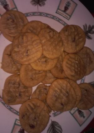 A picture of Simple. chocolate chip peanut butter cookies.