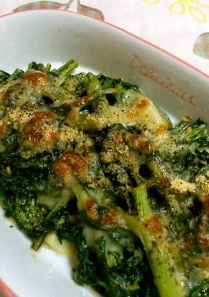 A picture of Easy and Delicious Chrysanthemum Leaves Baked with Parmesan Cheese.