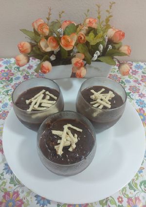 A picture of Hershey's Chocolate pudding.