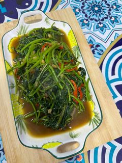 รูปของ ยอดใบมันเทศผัดน้ำพริกเผา/Stir Fried Sweet Potato Leaves with Thai Chili Paste