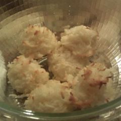 A picture of Coconut Macaroons.