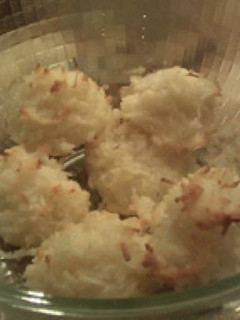 A picture of Coconut Macaroons.