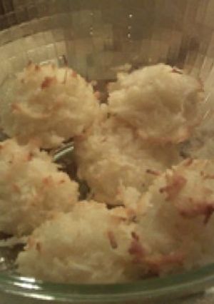 A picture of Coconut Macaroons.