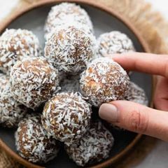 A picture of Healthy Dates and Nut Balls.