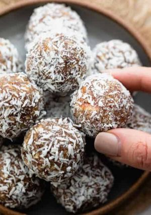 A picture of Healthy Dates and Nut Balls.
