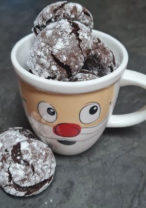 A picture of Chocolate Crinkle Cookies.
