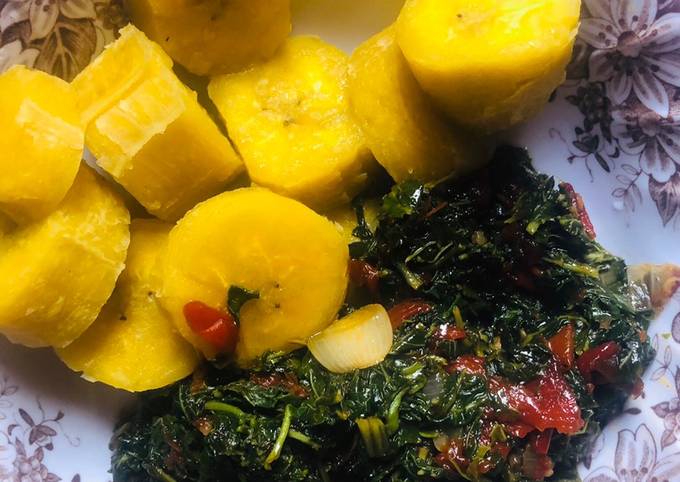 Unripe plaintain and spinach vegetables sauce