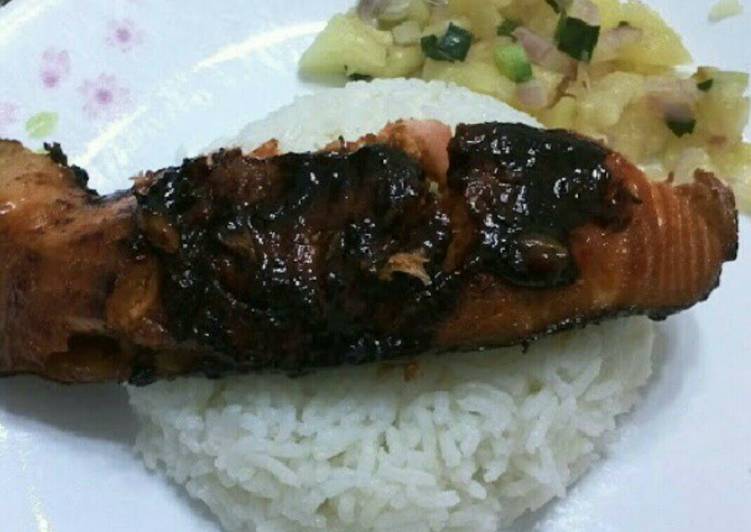 LG BAKED SALMON WITH SPICY SAUCE
