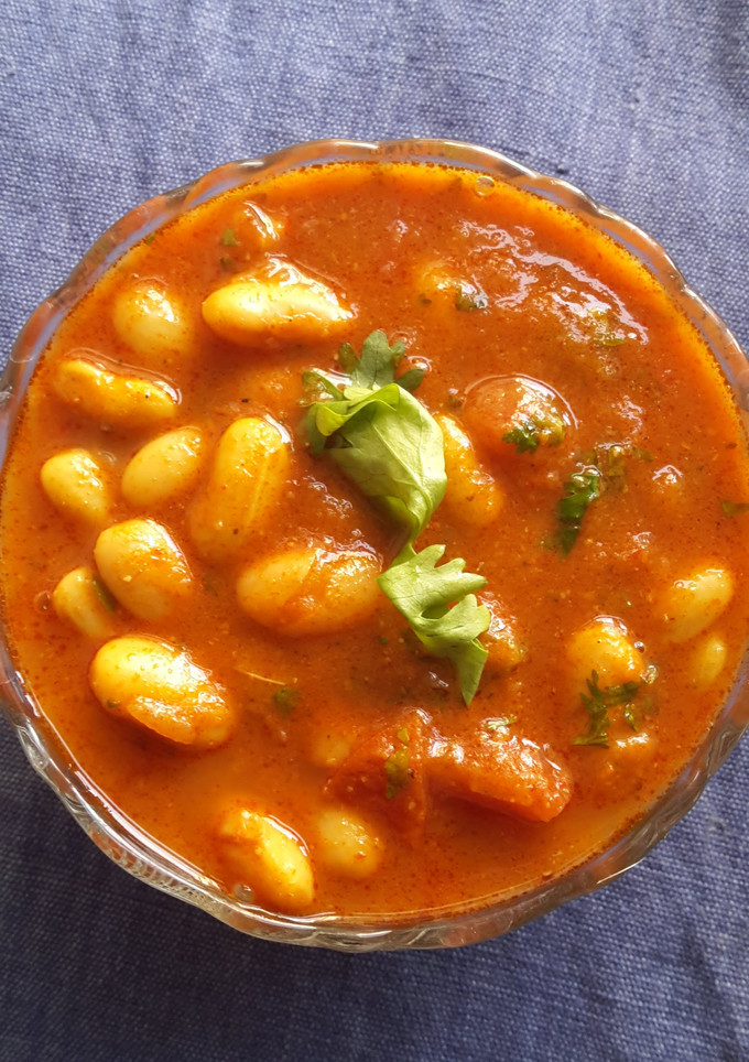 A picture of Tangy - spicy Rajma masala.