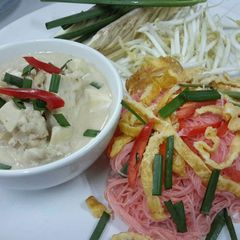 A picture of Pink Rice Noodles / Pad Mee Kati.