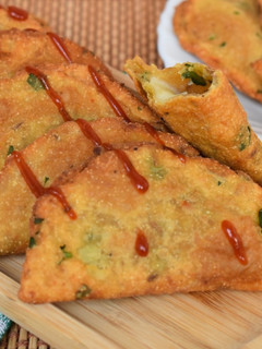 A picture of Cheesy Masala Poori.