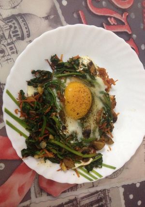 A picture of Eggs On Spinach!.