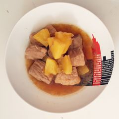A picture of Vietnamese caramel pork with pineapple.