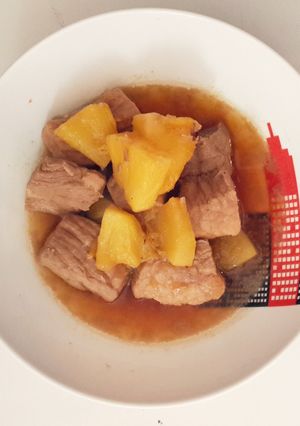A picture of Vietnamese caramel pork with pineapple.