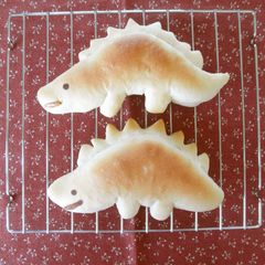 A picture of Dinosaur Bread Stegosaurus.