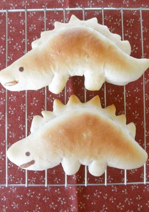 A picture of Dinosaur Bread Stegosaurus.