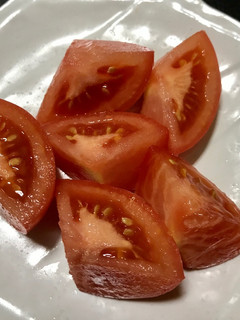 A picture of How to Cut Tomatoes Without Crushing the Seeds.