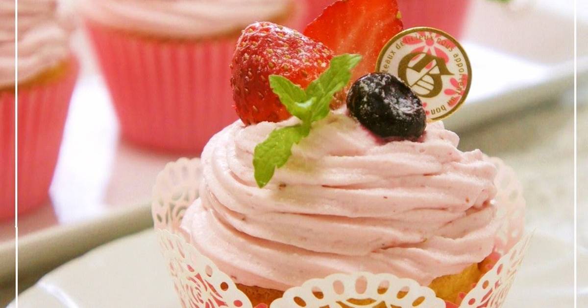 Decorated Strawberry Cupcakes