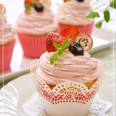 A picture of Decorated Strawberry Cupcakes.