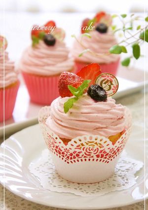 A picture of Decorated Strawberry Cupcakes.