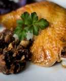 Pollo relleno de castañas, manzanas y ciruelas