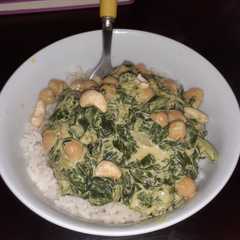 A picture of Curry de pois chiches et épinards.