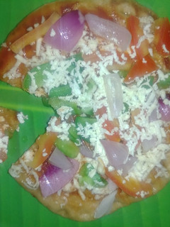 ஹோம் மேட் கோதுமைசீஸ் பீட்சா (Kothumai cheese pizza recipe in tamil) செய்முறை முக்கிய புகைப்படம்