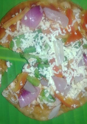 ஹோம் மேட் கோதுமைசீஸ் பீட்சா (Kothumai cheese pizza recipe in tamil) செய்முறை முக்கிய புகைப்படம்