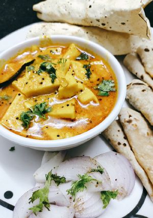 રજવાડી ઢોકળી(dhokli recipe in Gujarati) રેસીપી મુખ્ય ફોટો