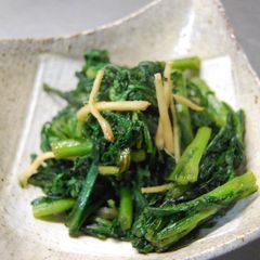 A picture of Stir-Fried Chrysanthemum Greens with Ginger.
