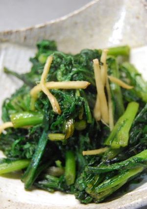 A picture of Stir-Fried Chrysanthemum Greens with Ginger.