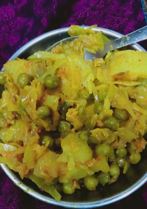 आलू पत्ता गोभी की सब्जी(aloo patta gobhi ki sabzi recipe in hindi) रेसिपी मुख्य फोटो