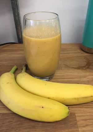 A picture of Banana, mango and orange breakfast smoothie.