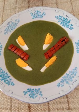 Diétás spenót, főtt tojással, sült virslivel. #gluténmentes #tejmentes recept fotója