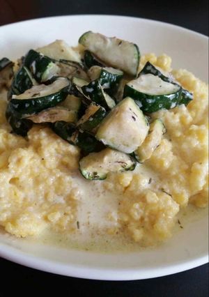 Une photo de Polenta aux courgettes