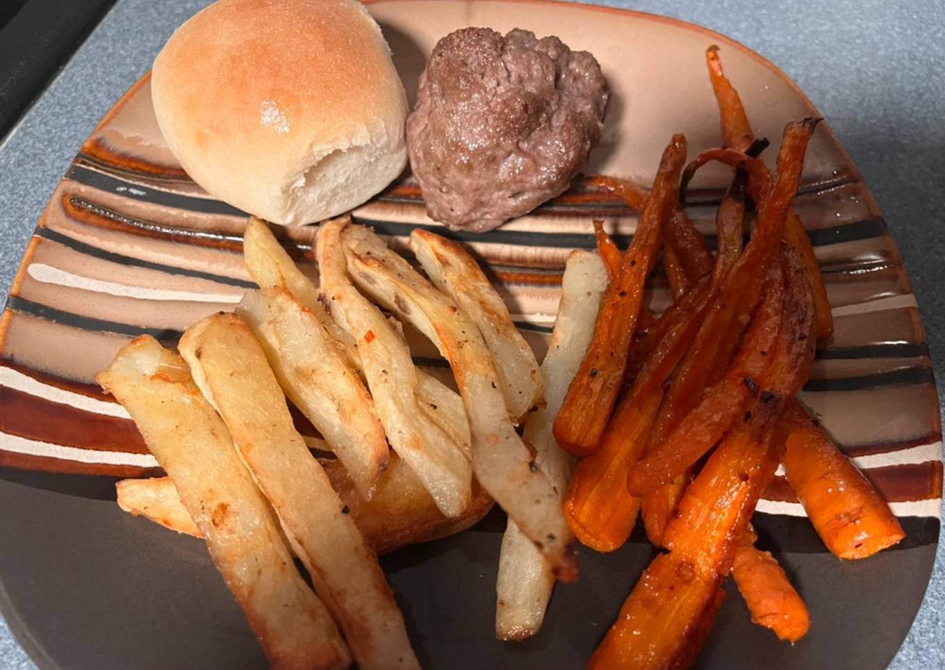 Meatballs with carrots and chips