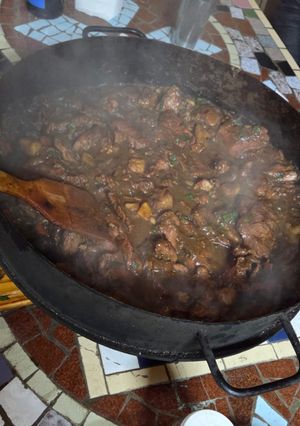 Una foto de Bondiola al disco con cerveza negra