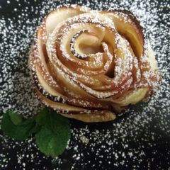 A picture of Apple Rose Pastry.