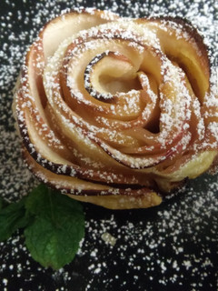 A picture of Apple Rose Pastry.