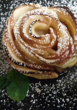 A picture of Apple Rose Pastry.