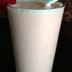A picture of Strawberry coconut pineapple smoothie.