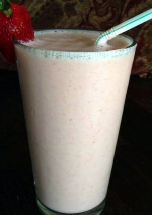 A picture of Strawberry coconut pineapple smoothie.