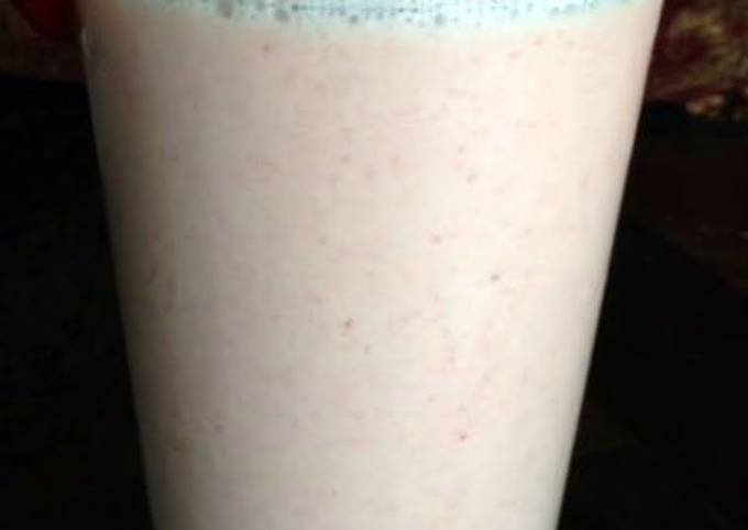 Strawberry coconut pineapple smoothie